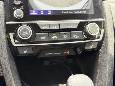 Used 2019 Honda Civic Touring image 10