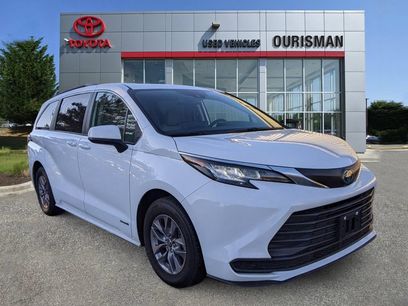 Used 2021 Toyota Sienna LE w/ LE Plus Package