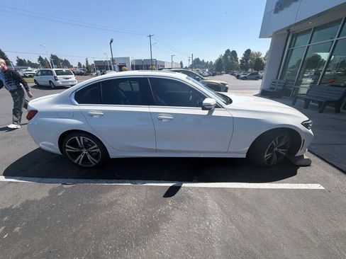 Used 2019 BMW 330i xDrive Sedan w/ Premium Package AWD/4WD image 2