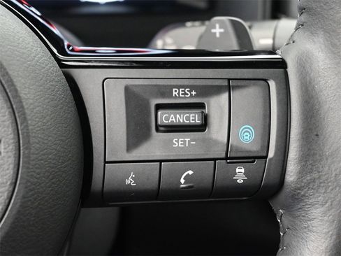 Used 2022 Nissan Rogue Platinum w/ Head-Up Display Package image 9