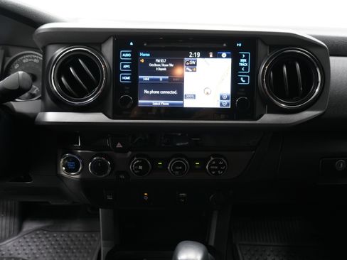 Used 2017 Toyota Tacoma TRD Sport w/ Tow Package AWD/4WD image 20