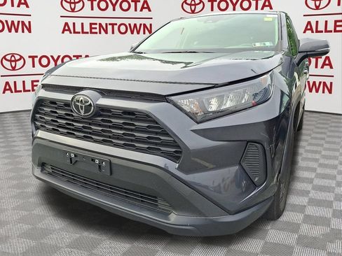 Used 2022 Toyota RAV4 LE AWD/4WD image 3