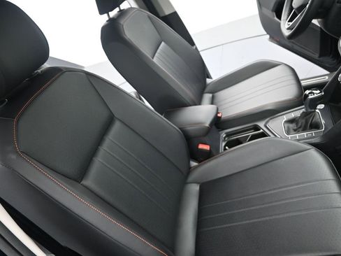 Used 2024 Volkswagen Tiguan SE FWD image 11