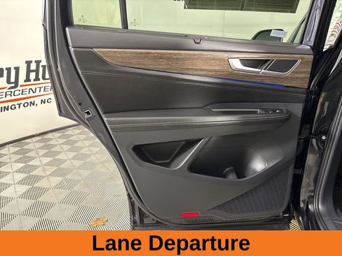 Used 2025 Volkswagen Atlas SEL image 19