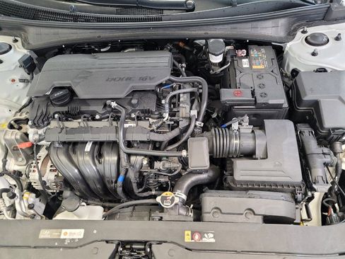 Used 2024 Hyundai Elantra SE FWD image 30