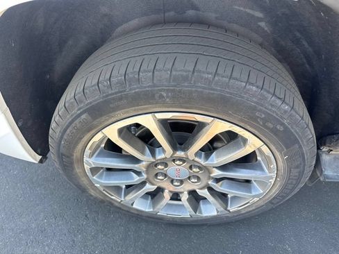 Used 2023 GMC Acadia Denali FWD image 11