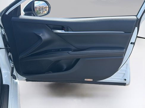 Used 2020 Toyota Camry XLE w/ Carpet Mat Package image 31