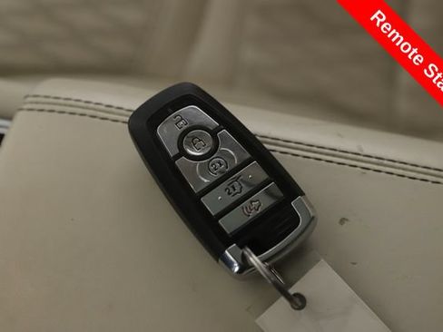 Used 2021 Lincoln Navigator Black Label w/ Special Edition Package AWD/4WD image 3