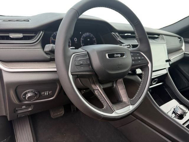 New 2026 Jeep Grand Cherokee Altitude AWD/4WD image 13