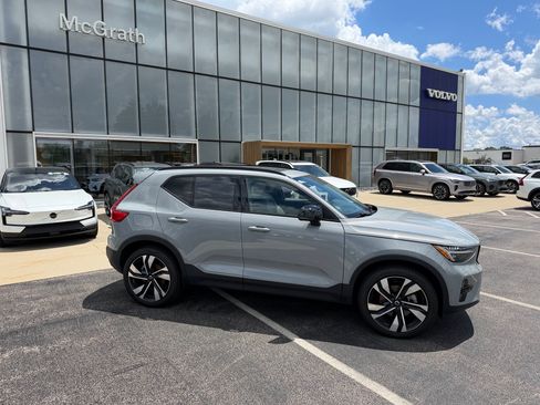 Used 2024 Volvo XC40 B5 Plus w/ Climate Package AWD/4WD image 3