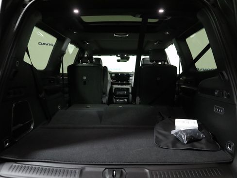 New 2026 Jeep Grand Wagoneer Limited AWD/4WD image 9