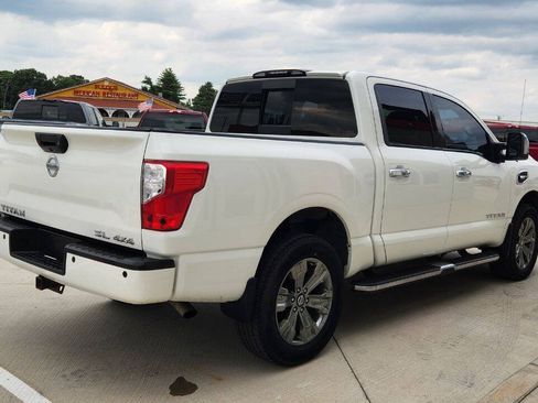 Used 2017 Nissan Titan SL w/ Chrome Package AWD/4WD image 6