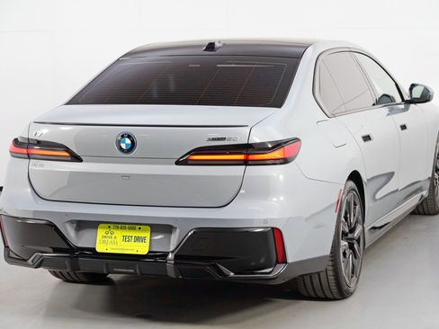 Used 2024 BMW i7 xDrive60 w/ Premium Package image 61