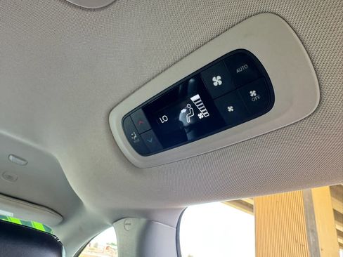Used 2023 Chrysler Pacifica Touring-L FWD image 23