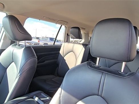 Used 2024 Toyota Grand Highlander XLE image 14