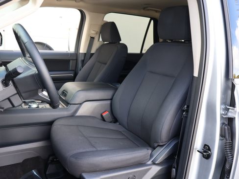 Used 2023 Ford Expedition XL image 2