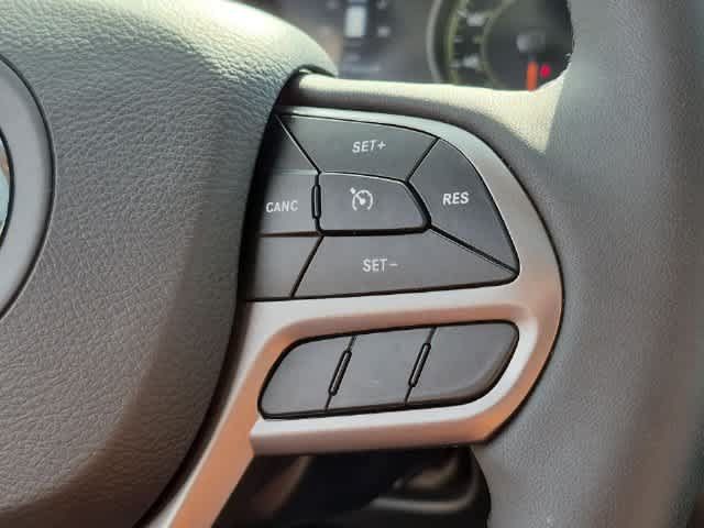 Used 2022 Jeep Cherokee Latitude Lux w/ Sun & Sound Group AWD/4WD image 26