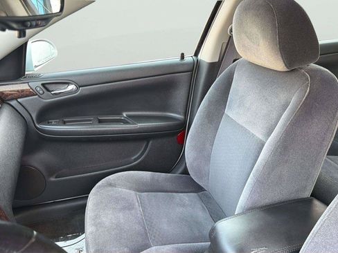 Used 2014 Chevrolet Impala LT w/ LT Sunroof Package FWD image 14