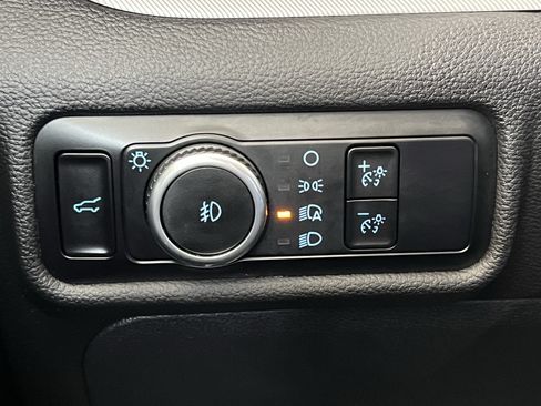 Used 2023 Ford Explorer XLT w/ Equipment Group 202A AWD/4WD image 41