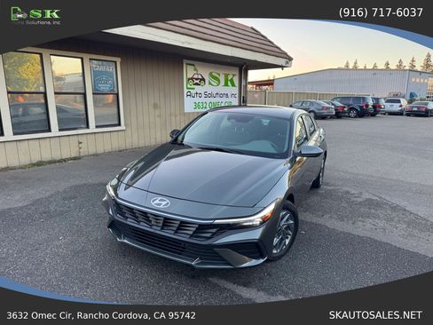 Used 2025 Hyundai Elantra Hybrid FWD image 1
