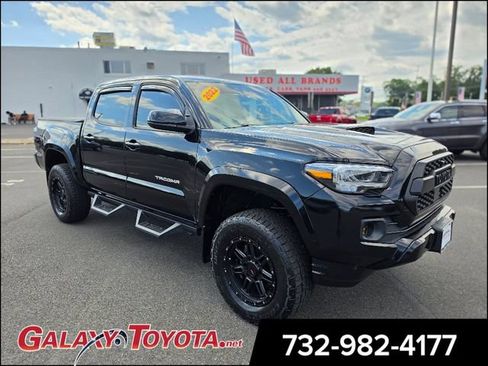 Used 2022 Toyota Tacoma TRD Sport AWD/4WD image 1
