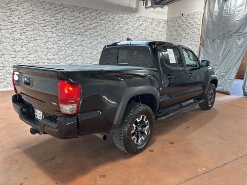 Used 2017 Toyota Tacoma TRD Off-Road image 7