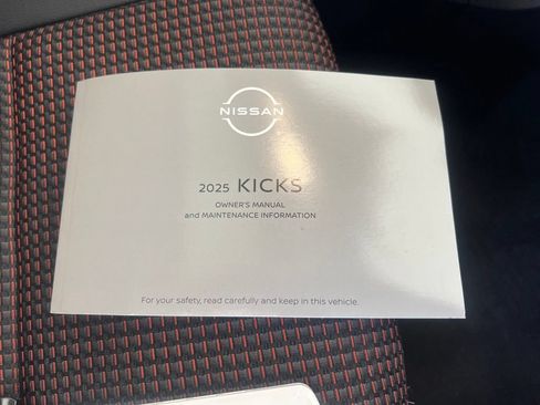 Used 2025 Nissan Kicks SR w/ SR Premium Package AWD/4WD image 29