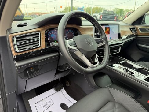 Used 2025 Volkswagen Atlas SE AWD/4WD image 19