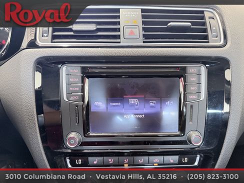 Used 2017 Volkswagen Jetta SEL FWD image 23