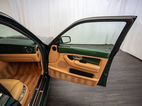 Used 2002 Bentley Arnage R image 17