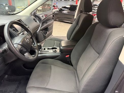 Used 2020 Nissan Pathfinder S AWD/4WD image 32