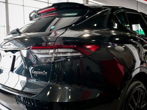 Used 2022 Maserati Levante Modena AWD/4WD image 10