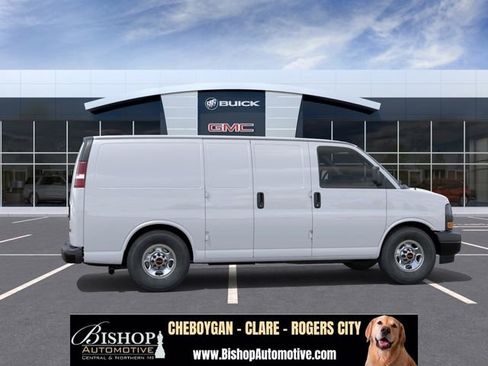 New 2026 GMC Savana 3500 RWD image 5