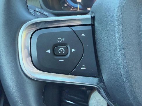 Certified 2025 Volvo XC40 B5 Plus image 18