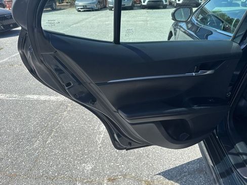 Used 2020 Toyota Camry SE image 25