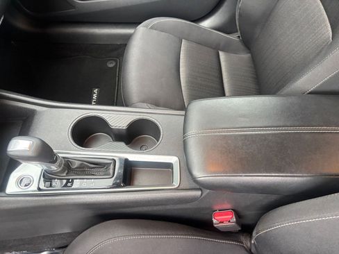 Used 2025 Nissan Altima 2.5 SV FWD image 42