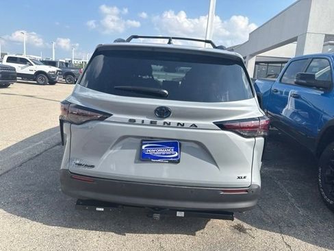 Used 2025 Toyota Sienna XLE Woodland Edition AWD/4WD image 5