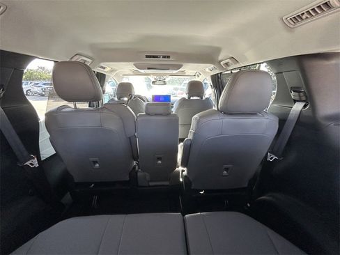 Used 2025 Toyota Sienna XLE w/ XLE Plus Package image 17