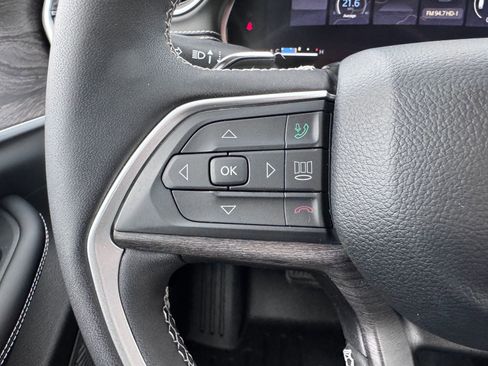 Used 2024 Jeep Grand Cherokee L Limited image 14