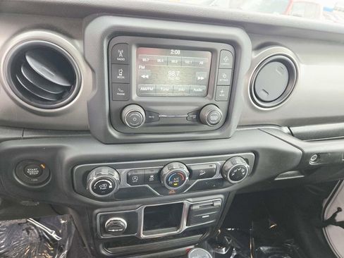 Used 2018 Jeep Wrangler Unlimited Sport image 29