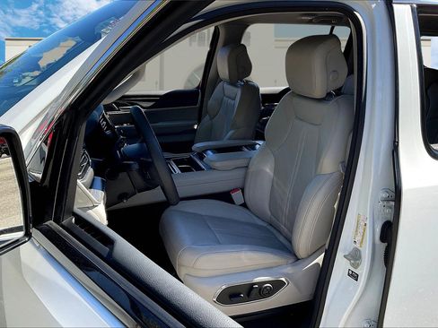 Used 2024 Jeep Wagoneer Series II w/ Flexible Seating Group image 22