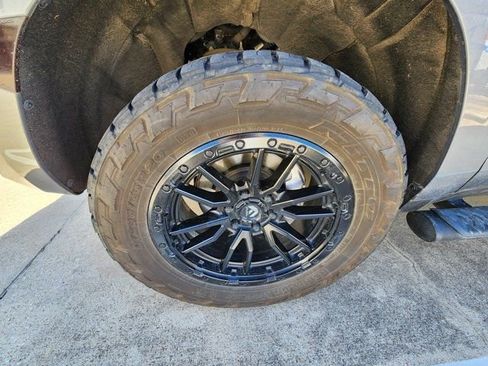 Used 2022 Chevrolet Tahoe Z71 w/ Luxury Package image 9