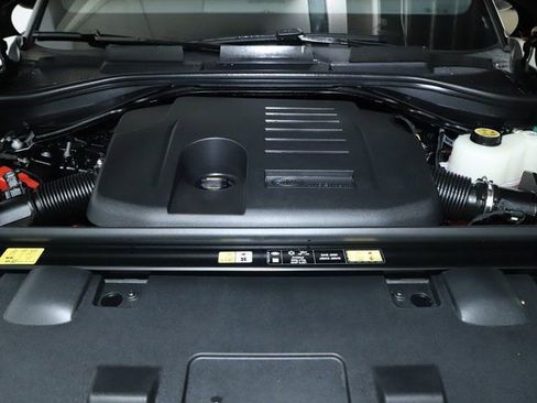 Certified 2025 Land Rover Range Rover Sport SE image 38