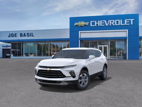 New 2026 Chevrolet Blazer LT w/ Convenience Package AWD/4WD image 8