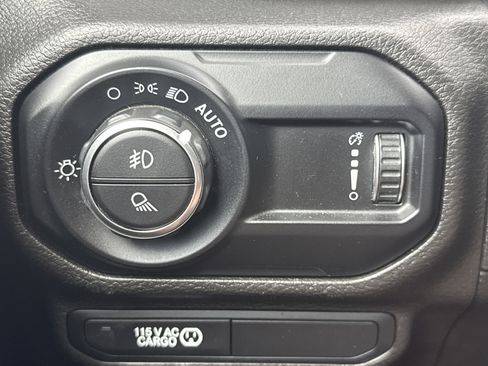 Used 2023 Jeep Gladiator Sport image 14