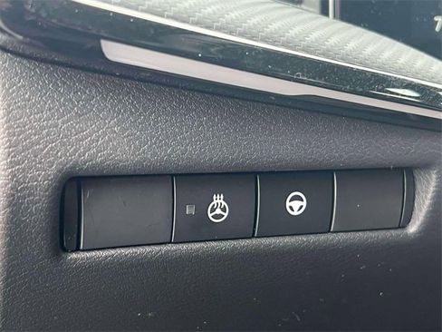 Used 2025 Nissan Kicks SR w/ SR Premium Package image 18