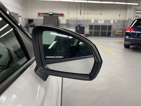 New 2026 Volkswagen Taos SE image 7