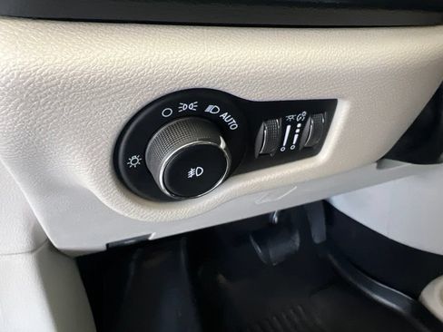 Used 2017 Chrysler Pacifica Touring-L Plus w/ Advanced Safetytec Group FWD image 45
