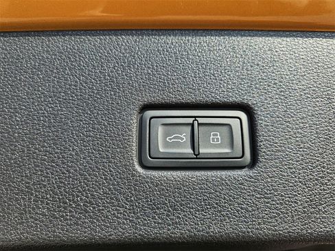 Used 2023 Audi Q8 Premium Plus w/ Premium Plus Package image 31