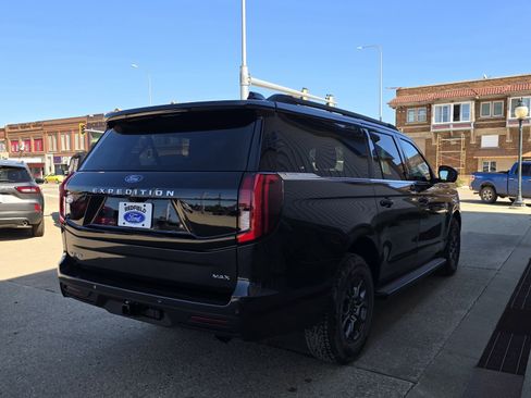 New 2025 Ford Expedition Max Active AWD/4WD image 4